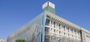 Как это выглядит: с Дома профсоюзов начали снимать баннер