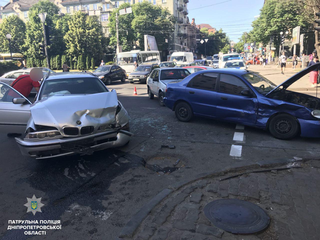 Новость - События - Жуткая авария с тремя авто на Яворницкого: есть пострадавшая