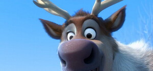 Стало жарко: в Днепре олень открыл пляжный сезон