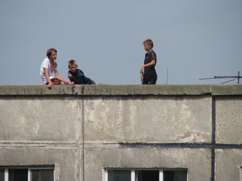 Новость - События - Прыжки с балкона и поездки на крыше поезда: самые опасные выходки днепровских школьников этим летом