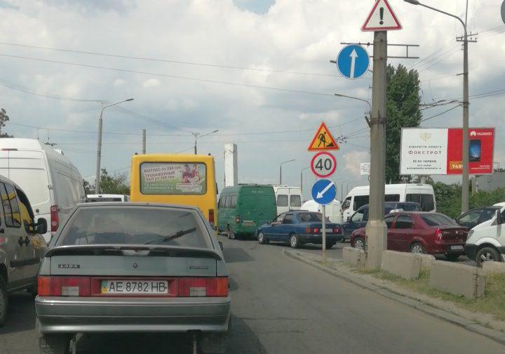 Пробка на Новом мосту. Фото из группы Tg "ДТП и Пробки Днепр"