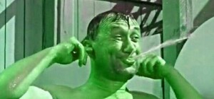 Фотофакт: в селе под Симферополем из кранов идет зеленая вода