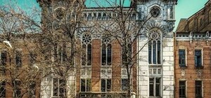 Получи ответ: почему на Рейтарской появились тысячи пластиковых ящиков