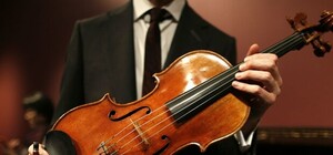 Ходи послухати: сьогодні до Львова привезуть скрипку Моцарта