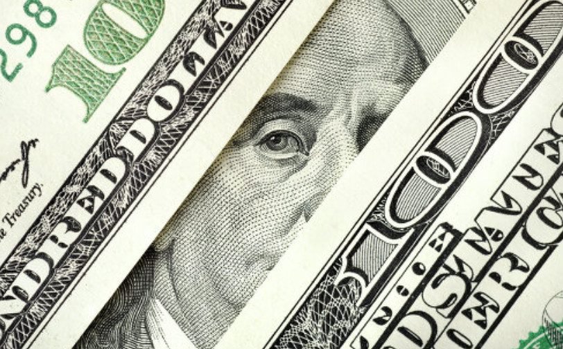 Новость - События - Доллар продолжает дорожать: уже перевалил за 27