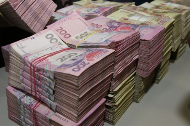 В Днепре на фасадах домов "отмывали" деньги. фото: aif.ua