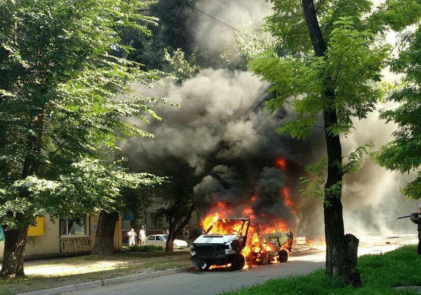 В Каменском взорвался автомобиль. Фото: ГСЧС