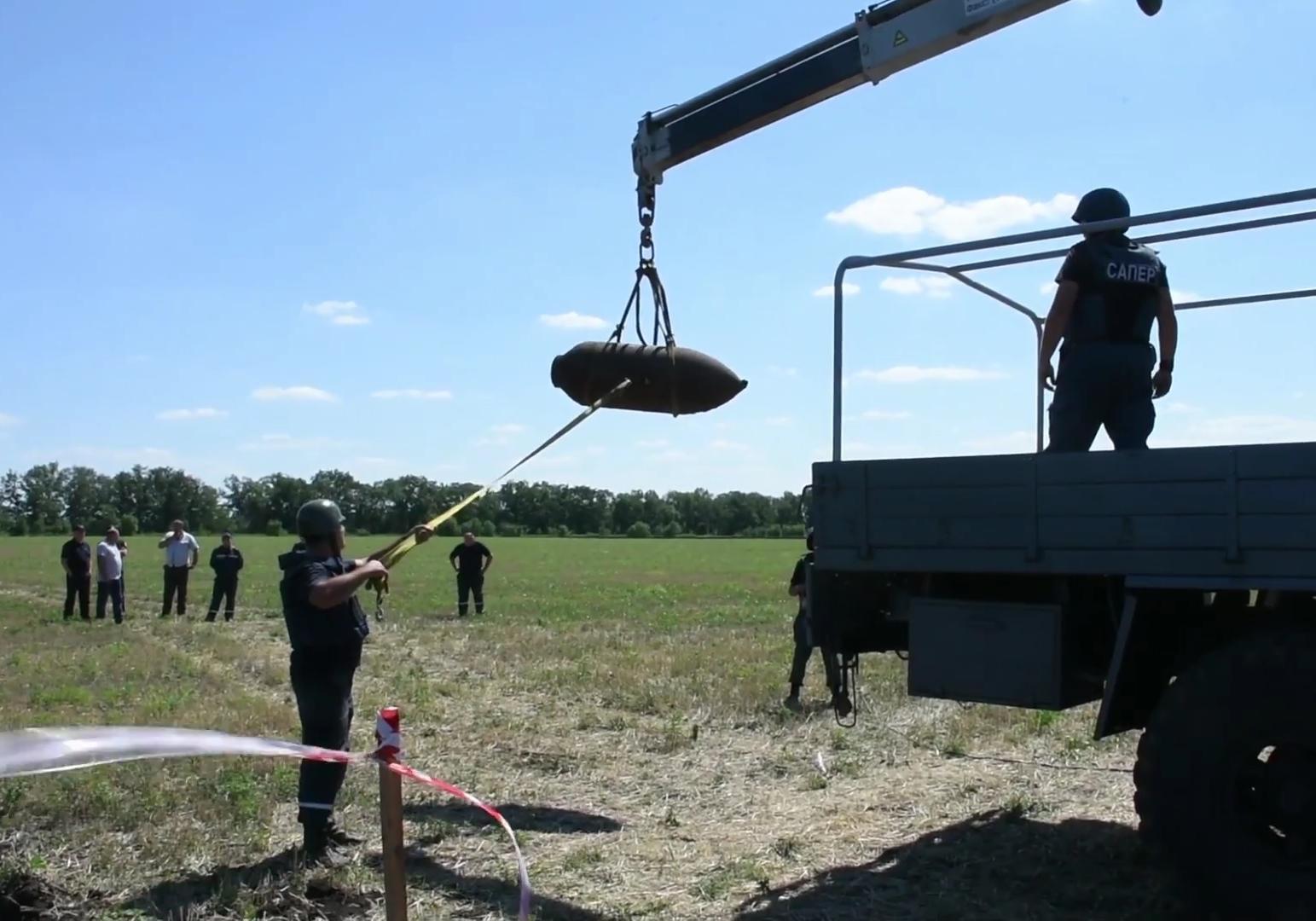 Новость - События - Находка редкая и опасная: в поле под Днепром тракторист нашел бомбу весом в полтонны