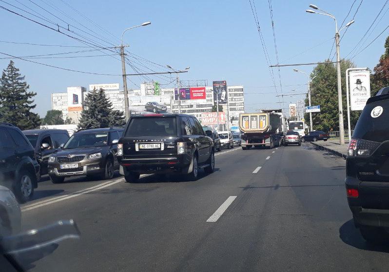 Авария на Набережной. Фото из группы в Telegram ДТП и Пробки Днепр
