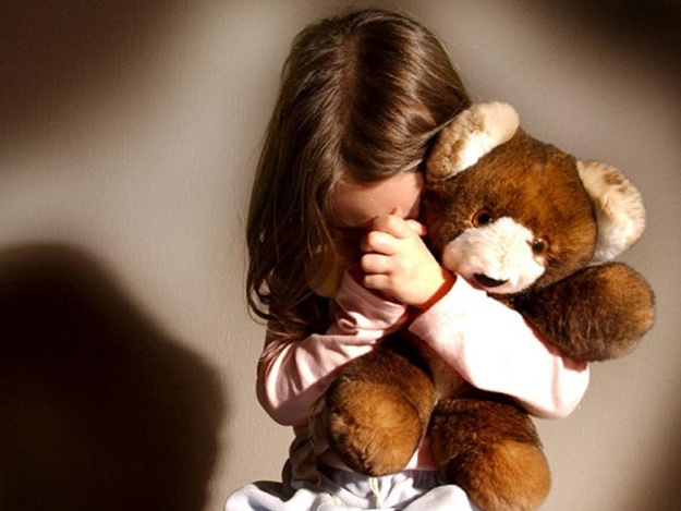 Новость - События - Ребенок может умереть: отчиму избитой 4-летней девочки хотят ужесточить наказание