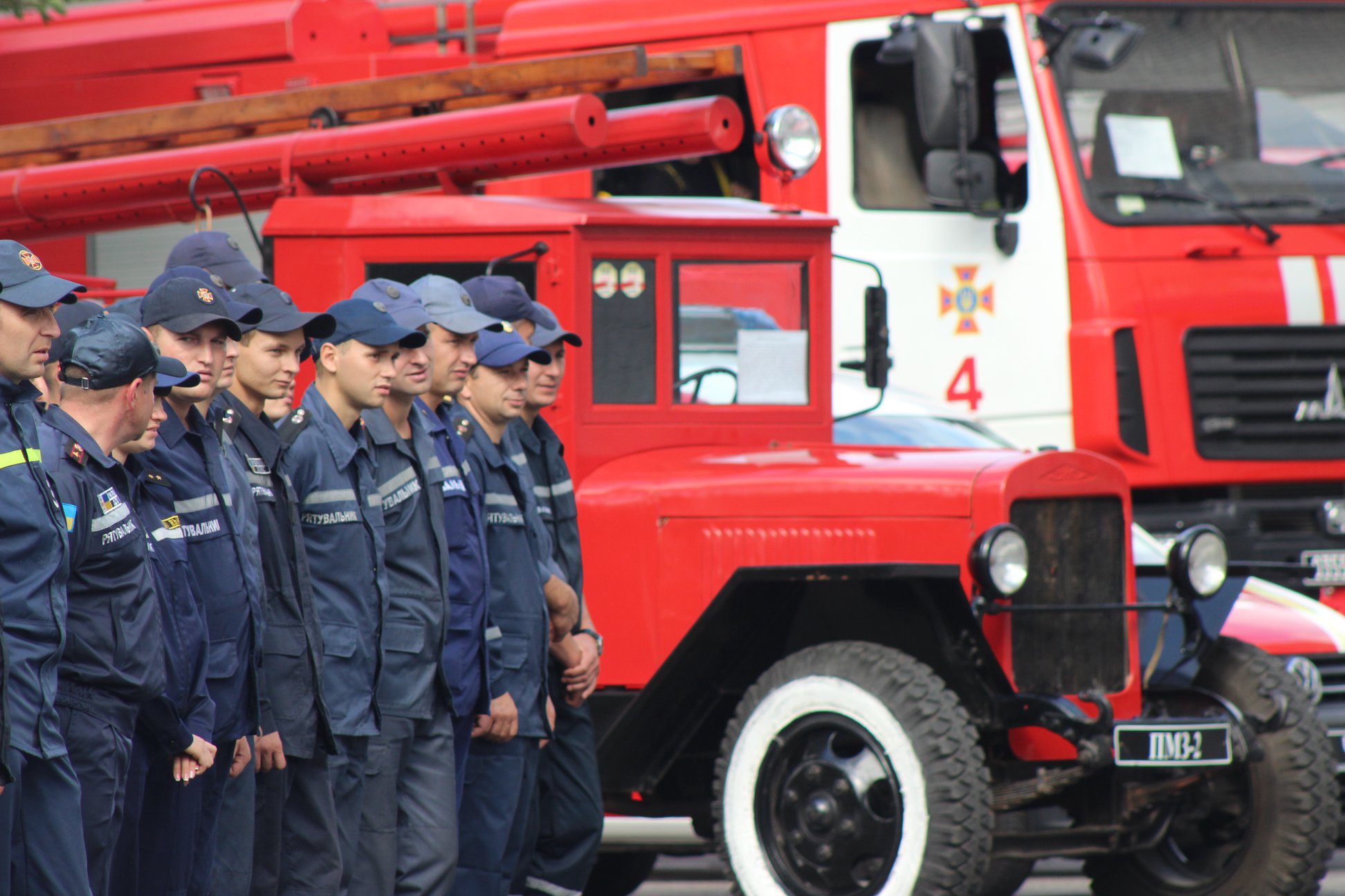 В Днепре появился памятник пожарной машины. Фото: fb Андрей Кульбач