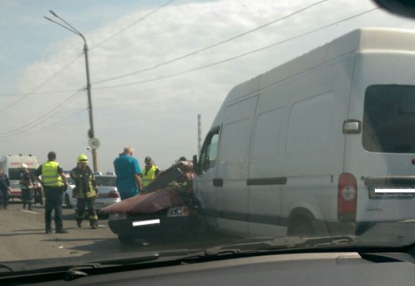 Авария на Южном мосту. Фото: пользователь Max из группы "ДТП и Пробки Днепр"