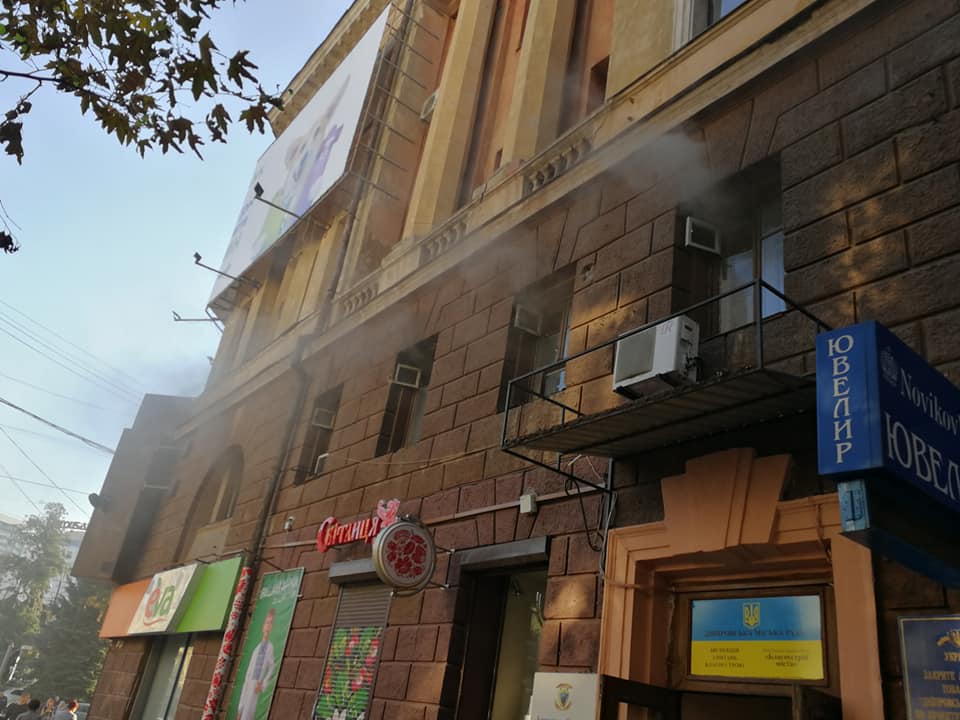 Пожар на Короленко Днепр. Фото: fb Виталий Бабак