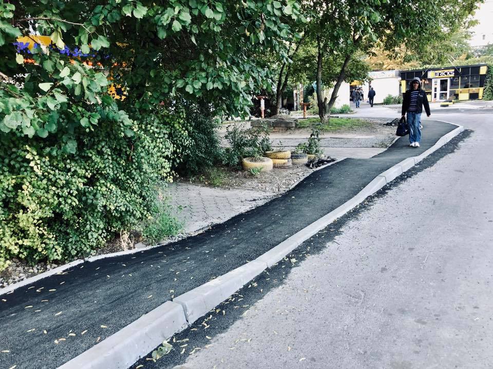 Тротуар на Тополе-2. Фото: Alexander Vilchakovskу из fb "Типичный Тополь"