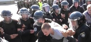 Шум, крики и много полиции: что происходило на стадионе 