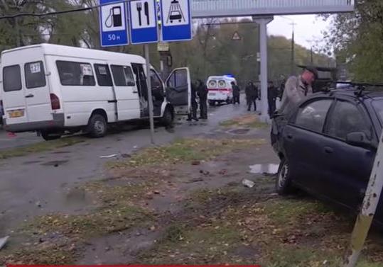Авария с маршруткой в Днепре. фото: ТСН