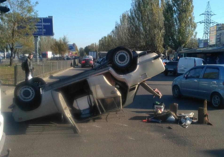 Авария на Донецком шоссе. фото: из Telegram-канала "ДТП и Пробки Днепр"