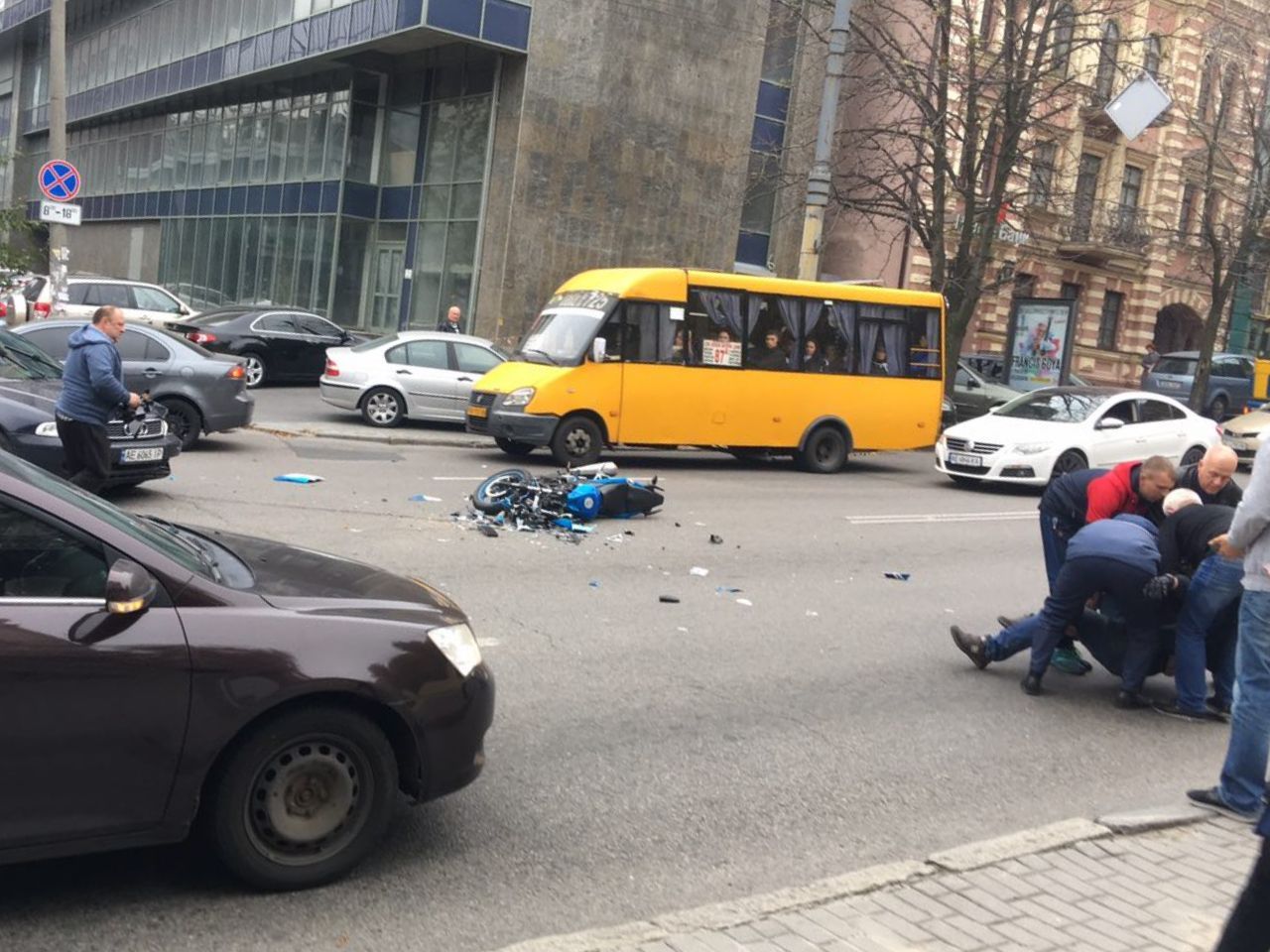 Авария на улицы Фабра. фото из Telegram-канала "ДТП и Пробки Днепр"