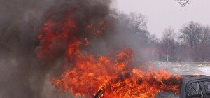 Странное совпадение: ночью в одном районе сгорели два авто