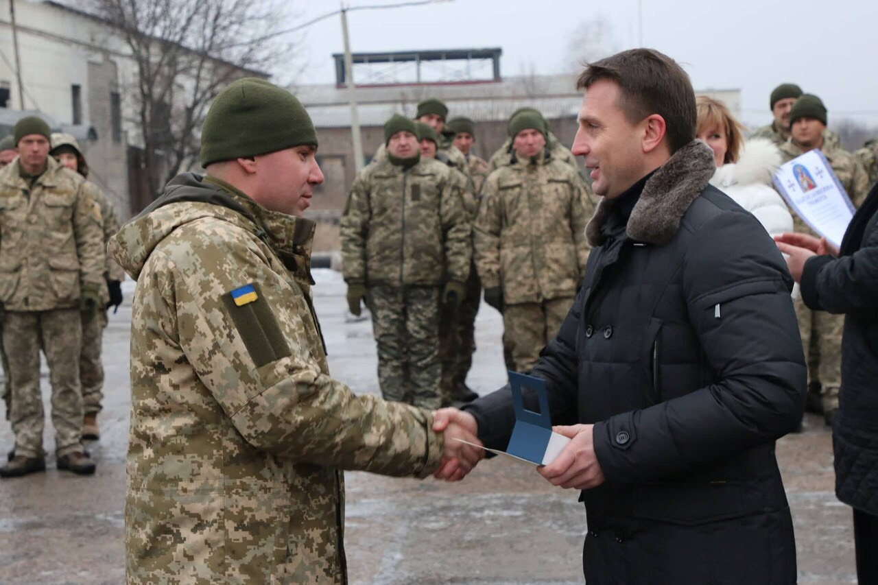 Новость - События - Руководитель облсовета Глеб Пригунов поздравил военных на передовой