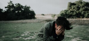 Відеофакт: львівські рятувальники зняли з даху потяга уражену струмом 20-річну туристку