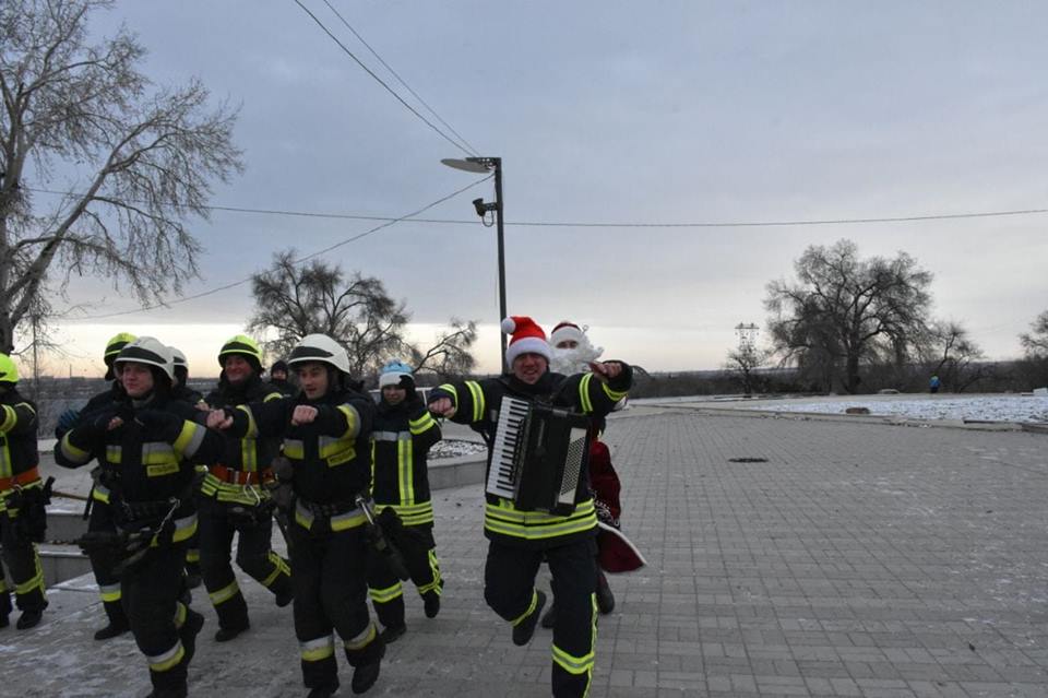 Клип спасателей к новогодним праздникам. Все фото: ГСЧС