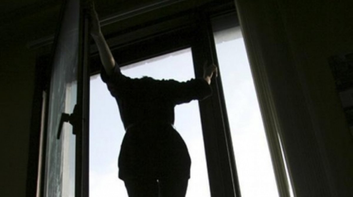 Новость - События - Трагедия в Кривом Роге: мать выпрыгнула из окна с 4-летним ребенком на руках