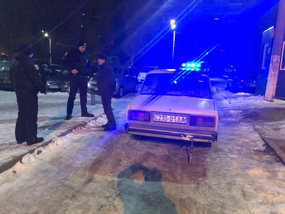 Пьяная компания подралась с полицией. Фото: Facebook-страница Северина Маринчука. 