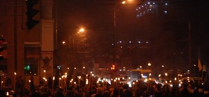 Сотни днепрян вышли на марш в честь Степана Бандеры: смотри, как это было