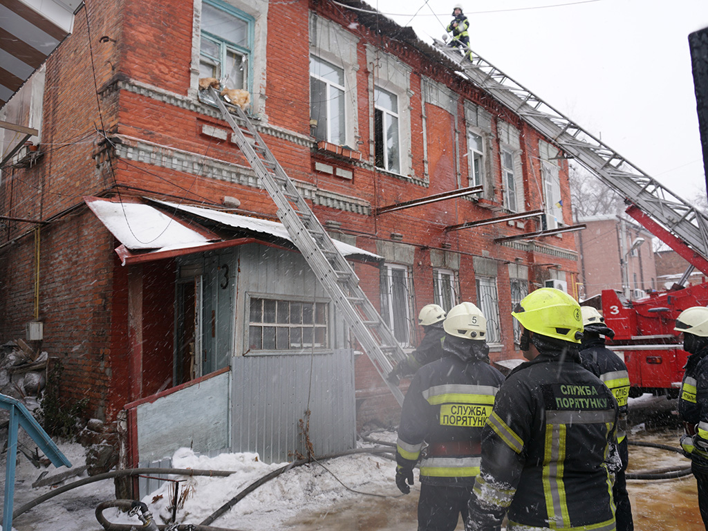 Новость - События - Масштабный пожар на Троицкой тушили 7 часов: жильцов эвакуировали
