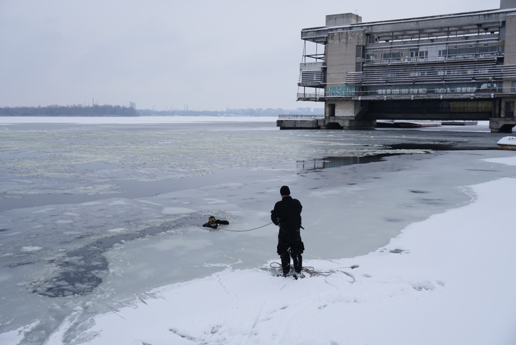 В Днепре под лед провалился мужчина. фото: ГСЧС