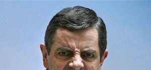 Выпила кофе со сладеньким: запорожанка обнаружила червей в конфетах