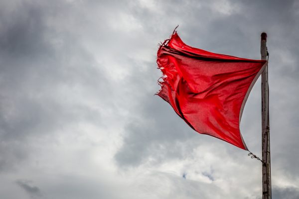 Загадочные красные флажки в Днепре. Фото: sutterstock.com