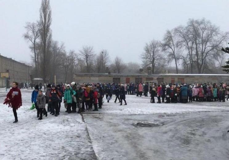 В Кривом Роге сообщили о заминировании 6 школ. фото: Нацполиция