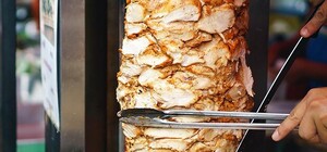 На больничной койке: пятеро иностранцев отравились харьковской шаурмой