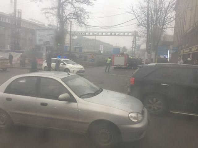 В центре перекрыли дорогу. фото: @hyevuy_dnepr