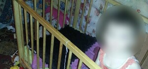 Голодные и в грязи: в Харькове у горе-матери забрали троих детей