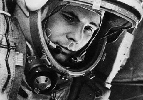 Новость - События - Ручка, фотографии и открытка: во Франции с молотка отдадут несколько вещей Юрия Гагарина