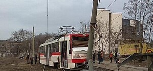 Смотри: появилось видео сошедшего с рельсов трамвая на Пушкина