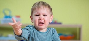 Таскала за уши и угрожала: в детсаду на Теремках разгорелся скандал из-за воспитательницы