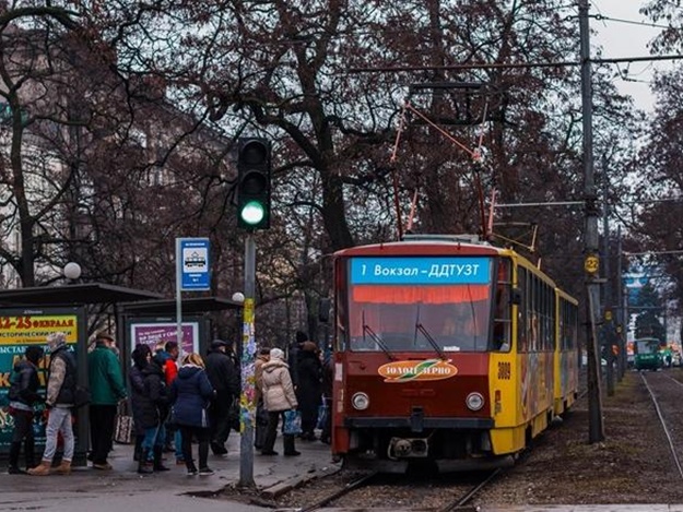 В Днепре трамвай №1 слетел с рельсов. фото: пресс-служба мэрии