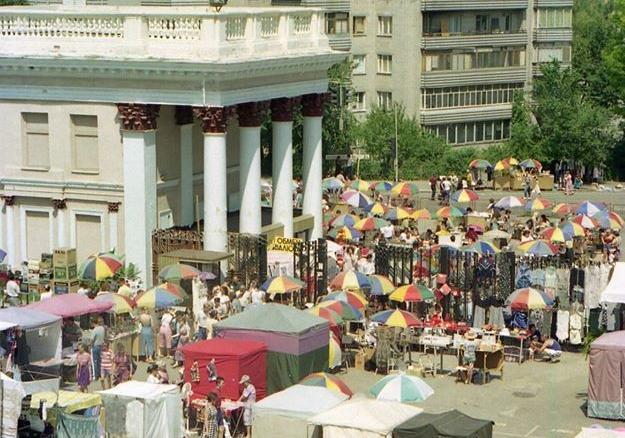 Рынок у "Металлурга". 1996 год. Фото: личный архив Владимира Рязанова