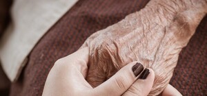 Тело нашла дочь: под Харьковом убили 94-летнюю женщину