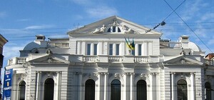 Супруга Медведева решила стать меценатом театра Шевченко