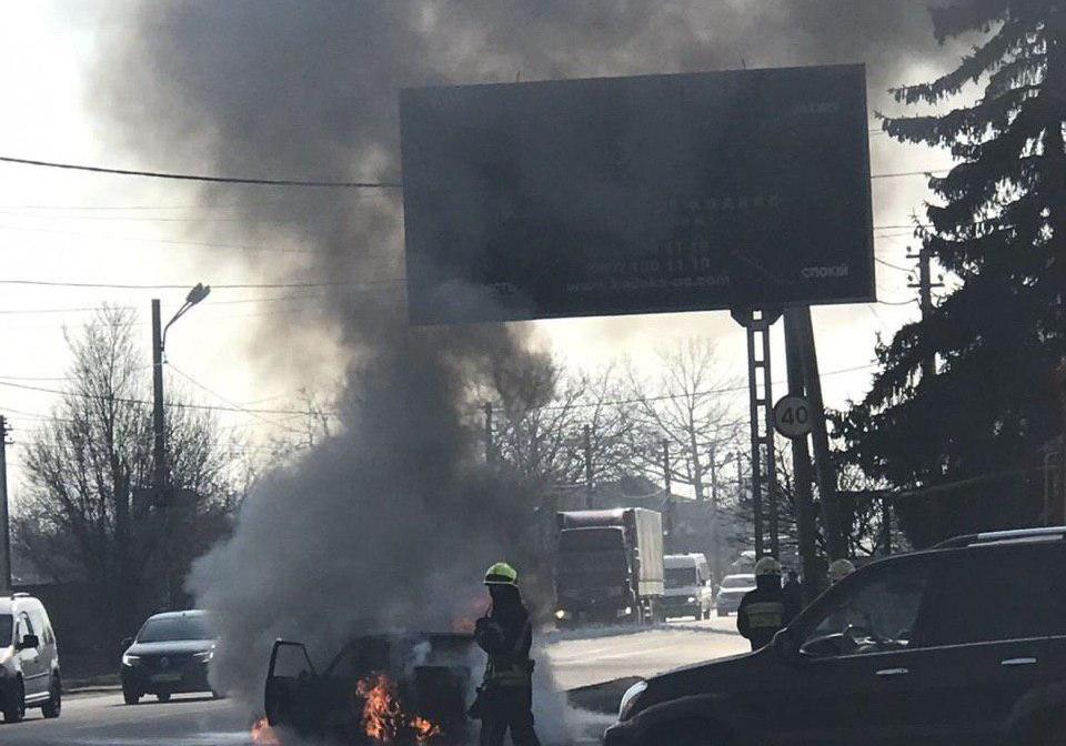 В Днепре взорвался автомобиль. фото из соцсетей