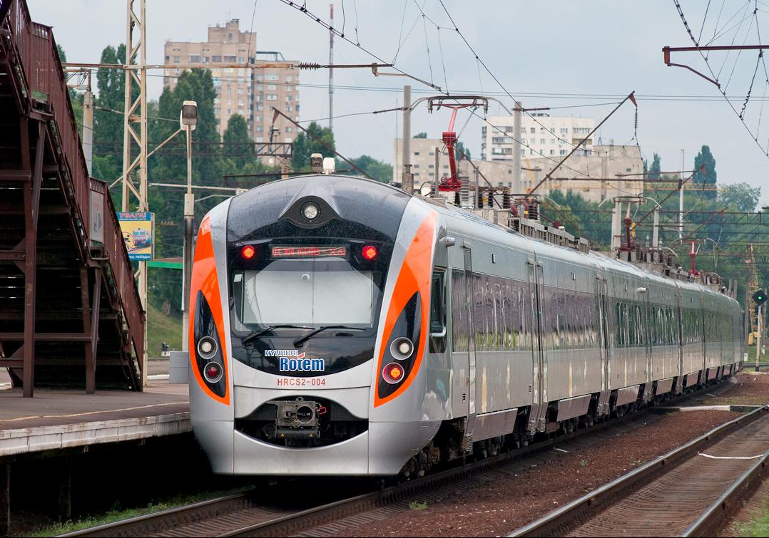 “Укрзализныця” запустит дополнительные поезда на Пасху и на майские праздники 