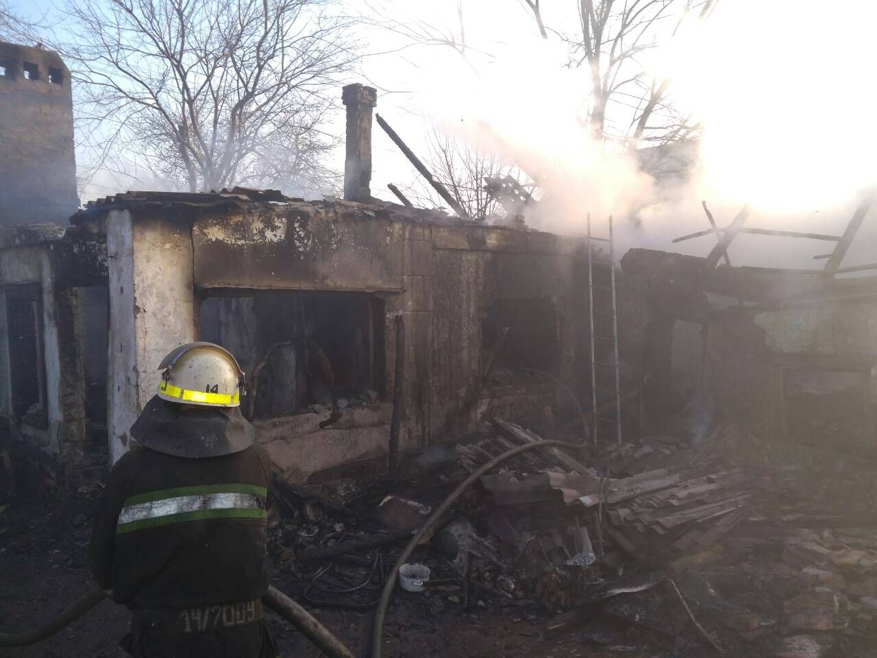 В Кривом Роге погибла половина семьи во время пожара. Фото: ГСЧС