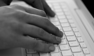 Родители школьников теперь встречаются в сети. Фото с сайта sxc.hu.