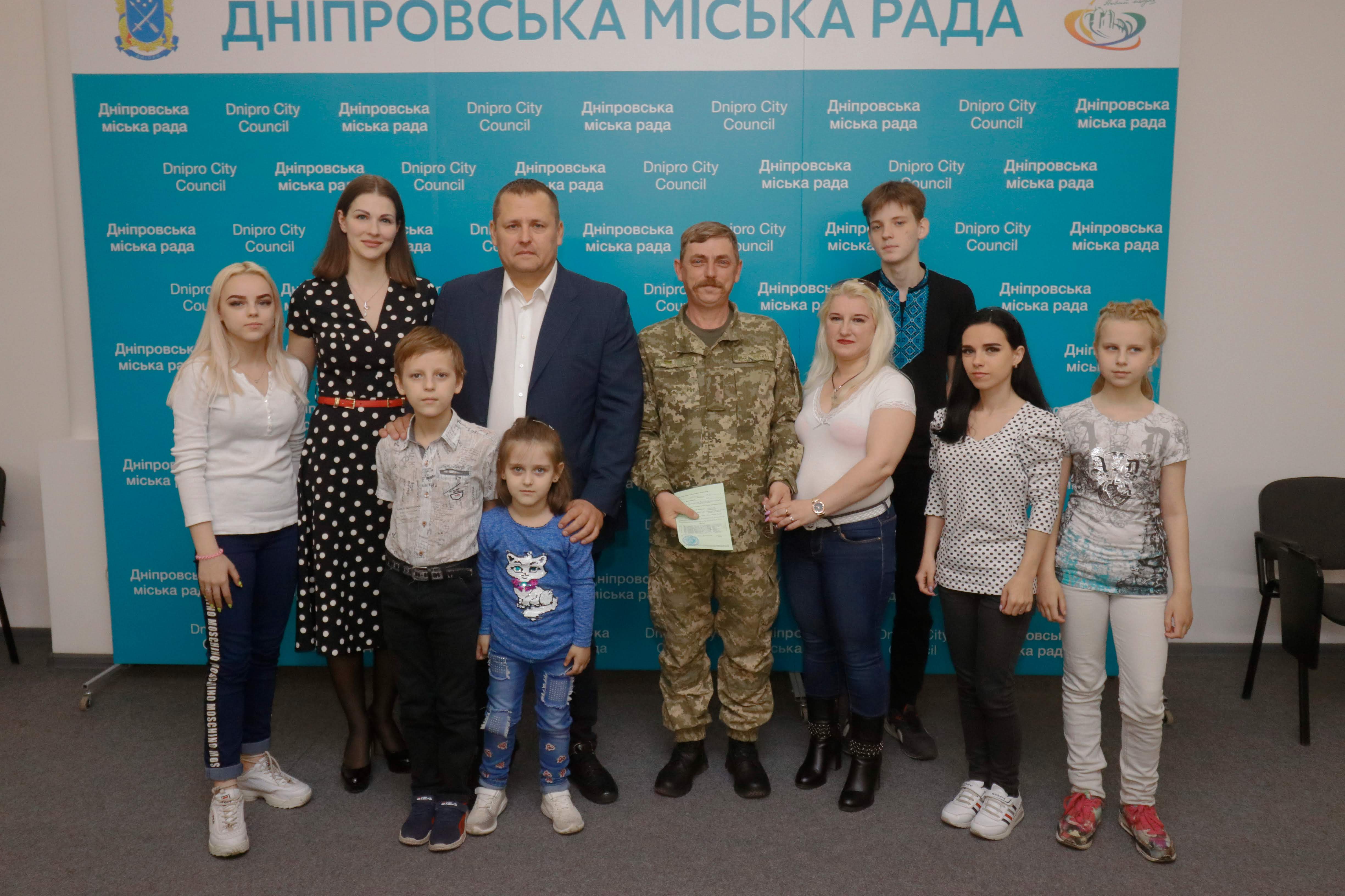 В Днепре передали ключи от квартиры семье военнослужащего