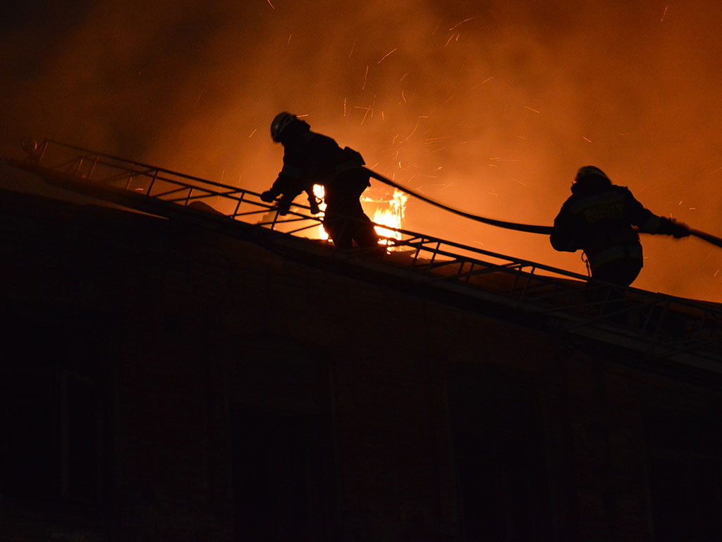 Пожар в центре Днепра. Фото: ГСЧС